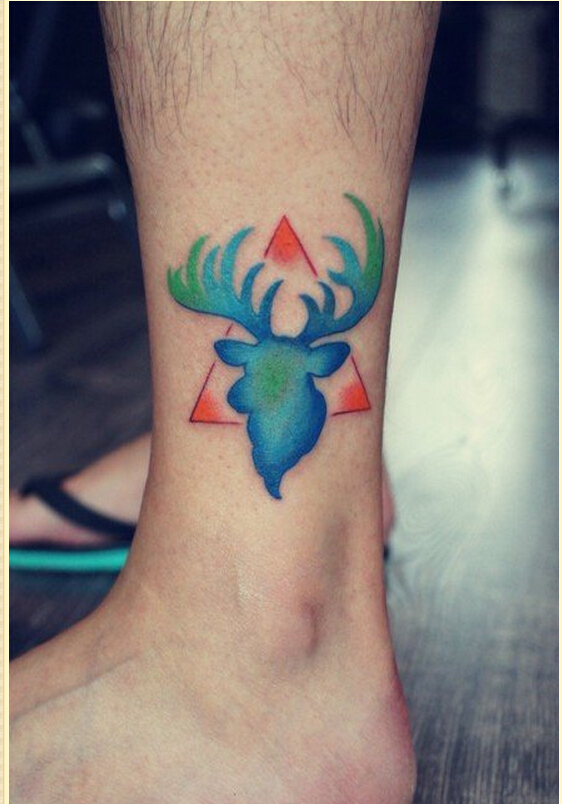 时尚脚踝好看的彩色羚羊纹身图案图片