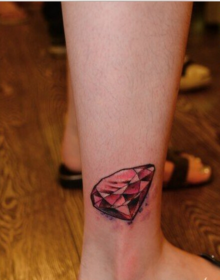 个性女性脚踝漂亮的彩色钻石纹身图案图片