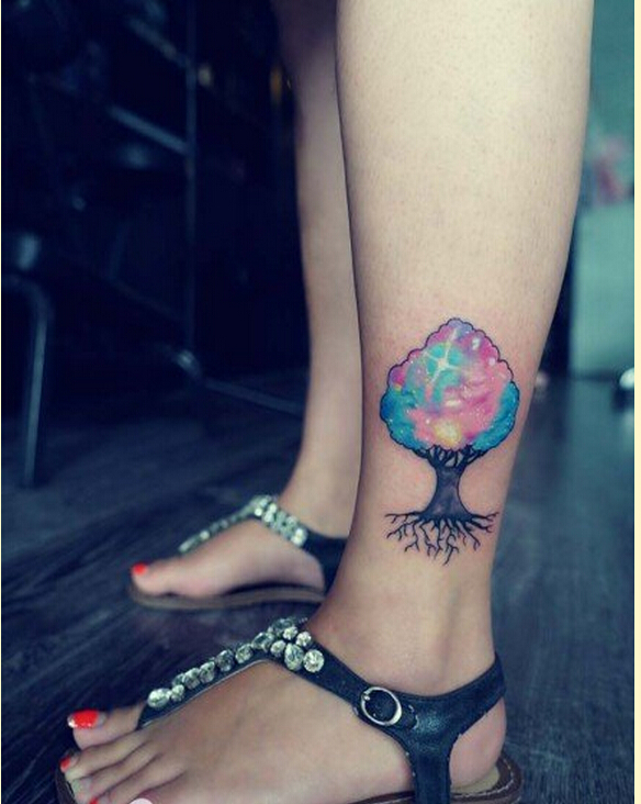 女性脚踝时尚好看的彩色星空树纹身图图片
