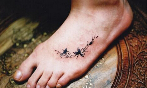 漂亮脚部时尚好看的花卉藤蔓纹身图案图片