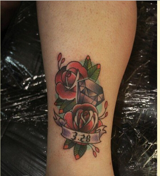 脚踝漂亮好看的彩色钻石玫瑰花纹身图图片