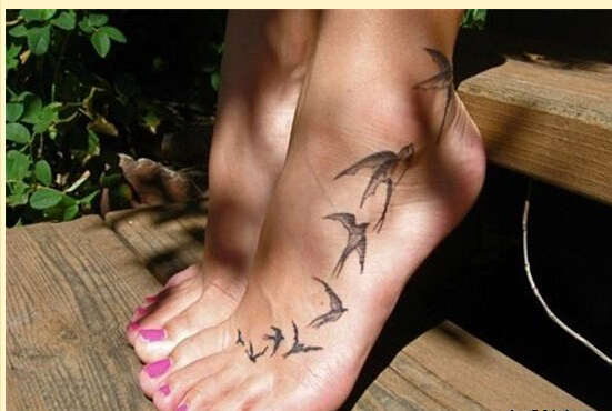 漂亮脚部经典时尚好看的燕子纹身图案图片