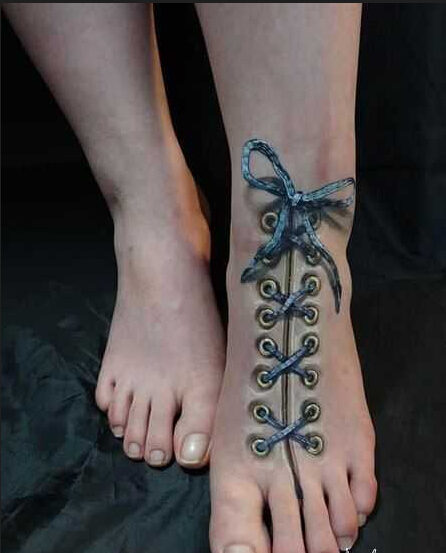 漂亮脚背时尚好看的鞋带纹身图案 图片