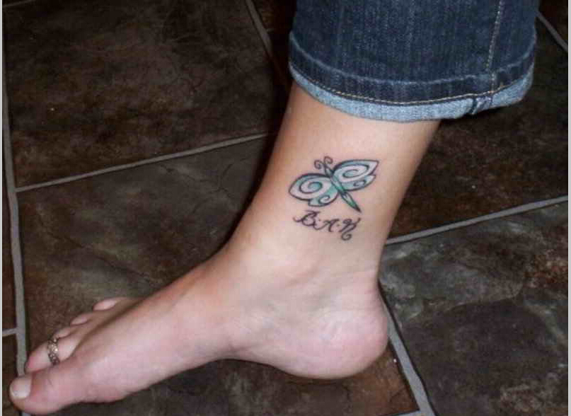 漂亮脚踝处好看的蜻蜓纹身图案  图片