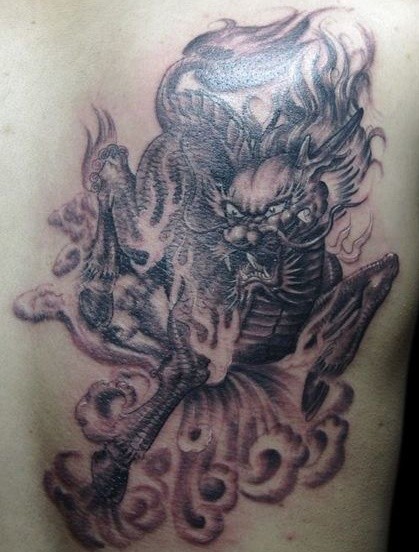 男人胸部霸气的麒麟纹身