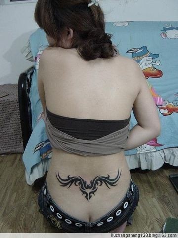 臀部性感诱人的图腾刺青