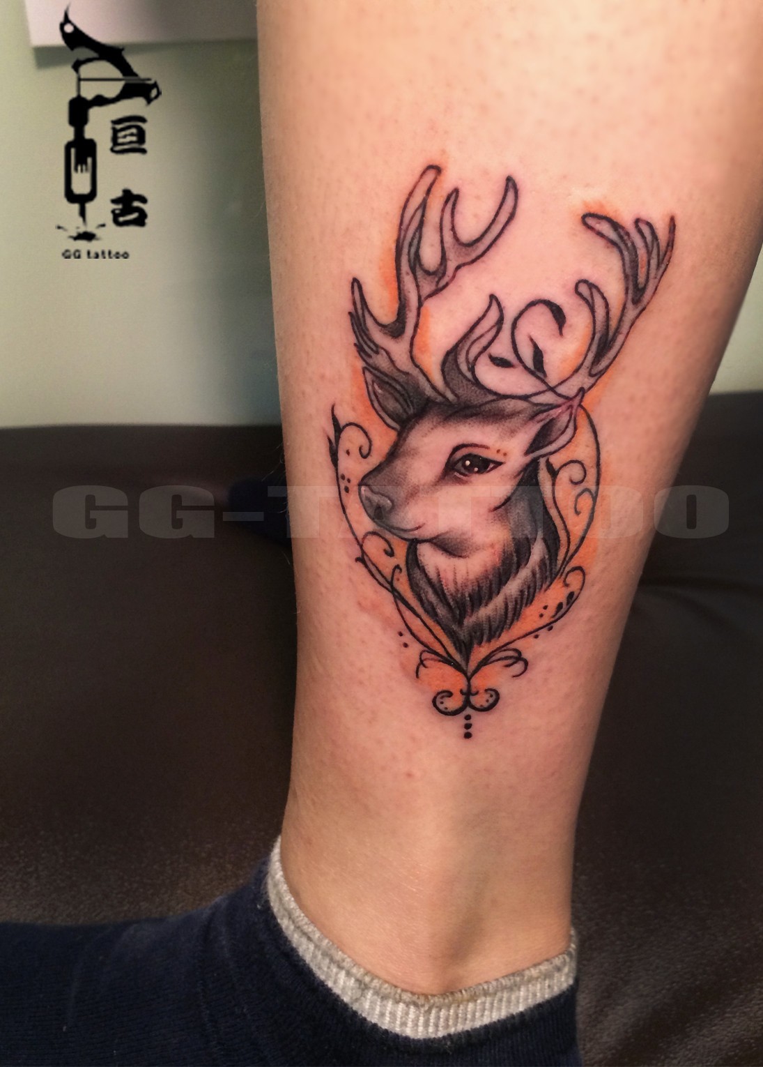 漂亮的腿部鹿纹身