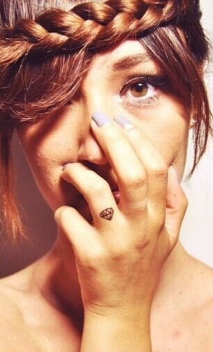 手指清新的钻石纹身