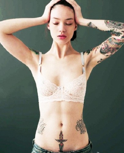 看时尚美女如何玩转纹身界
