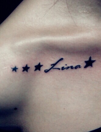 锁骨纹身的小性感