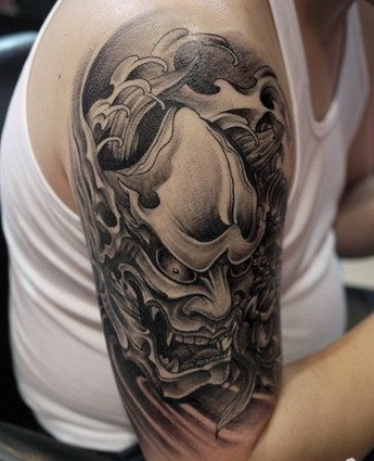 胳膊上帅气的般若刺青