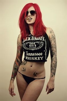 豪放的美女花臂刺青