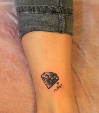 把钻石纹在皮肤上