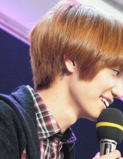 天天兄弟 小五耳朵后面小小的图腾刺青