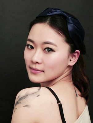 唯美时尚的水墨鲤鱼纹身