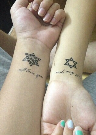 手腕唯美的情侣图腾刺青