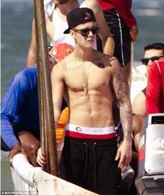 90后歌手 贾斯丁比伯花臂纹身