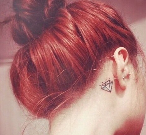 小巧的钻石图腾刺青