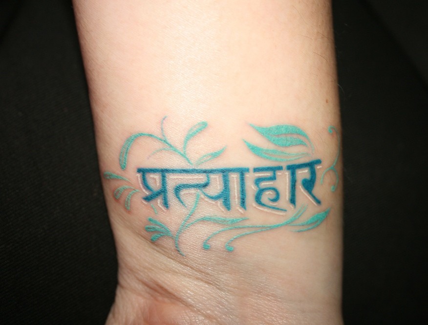 女生手腕好看的梵文刺青