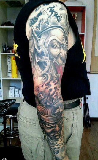 很有个性的黑白无常花臂纹身