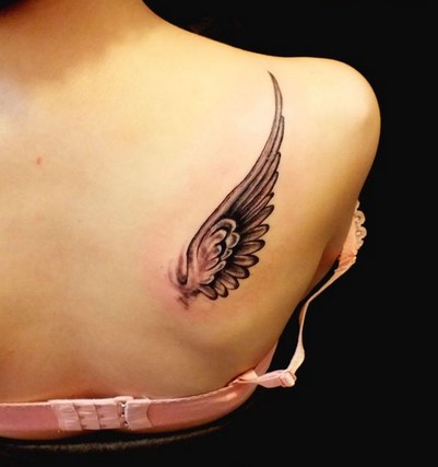 漂亮清新的肩部翅膀图腾刺青