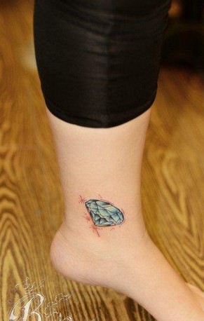 把钻石纹在皮肤上