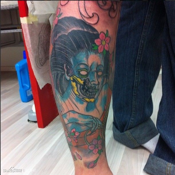 意大利纹身师 Daniele Trabucco 的包小腿纹身作品