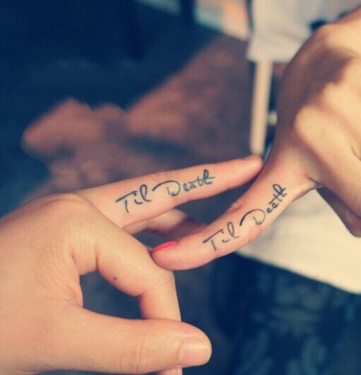 在手指上许下爱的誓言