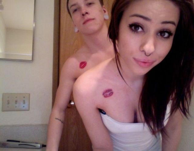 肩部时尚的字母英文情侣刺青