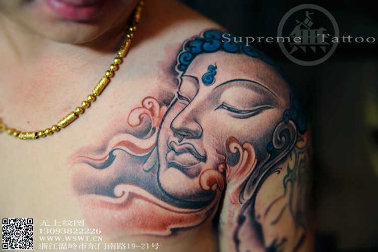 男性胸口佛头纹身