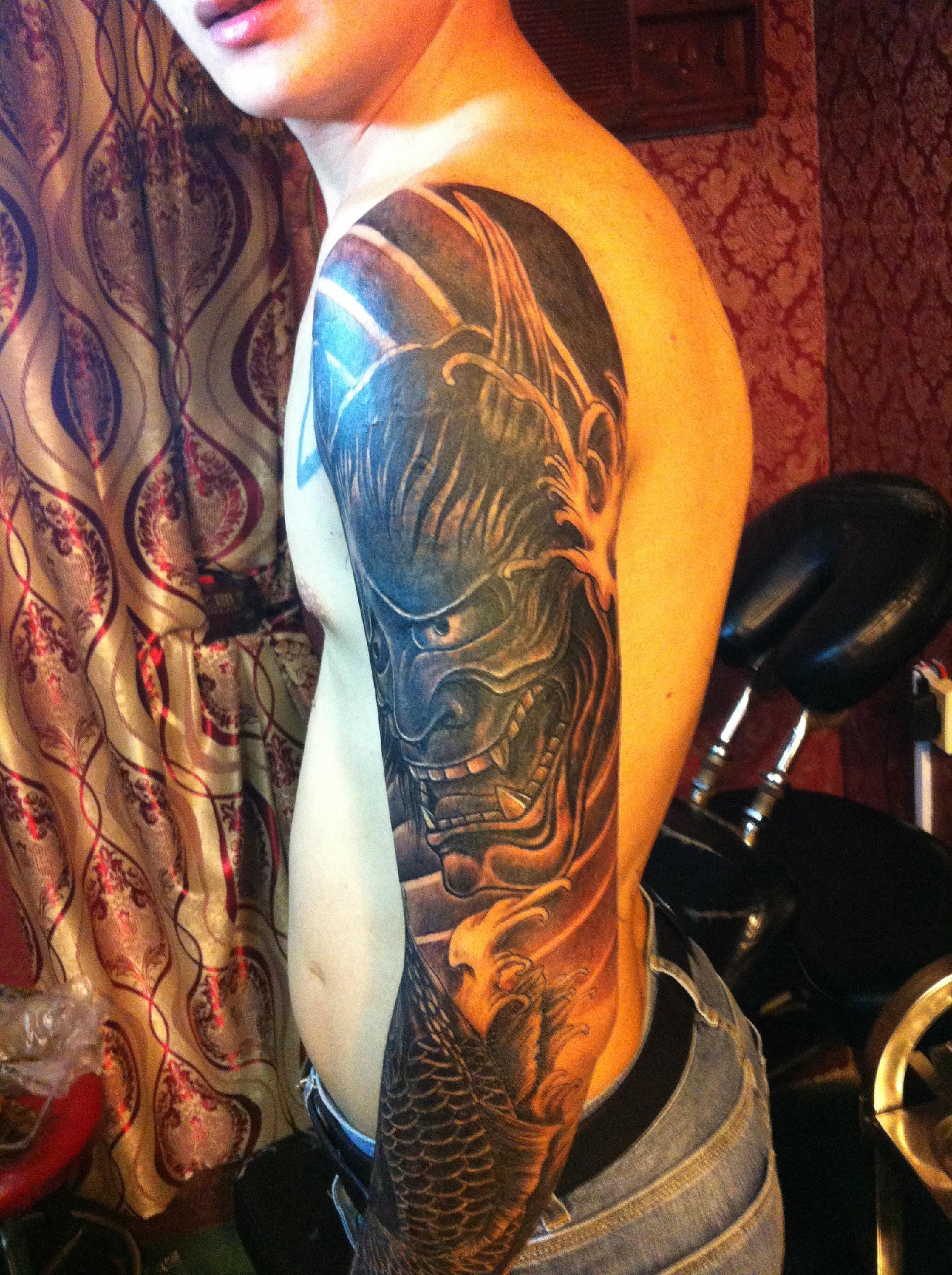 非常个性的般若头像花臂刺青