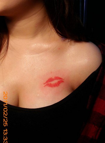 女人胸部性感的诱惑