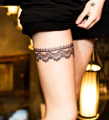 腿部性感蕾丝刺青