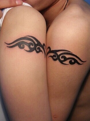 情侣手臂图腾刺青