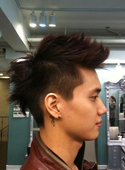 天天兄弟 小五耳朵后面小小的图腾刺青