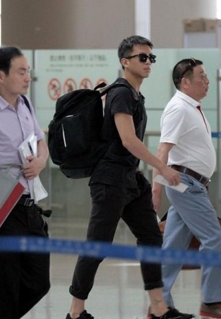 跑男队长邓超脚踝刺青