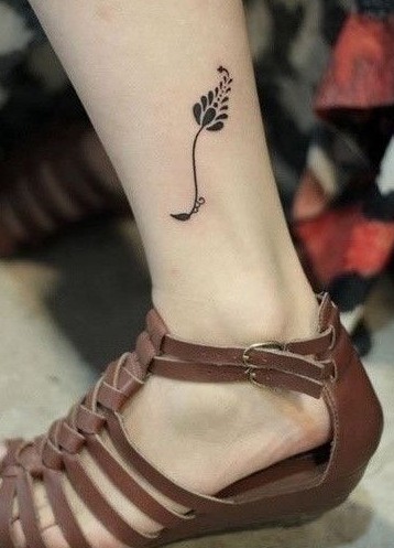 脚踝唯美小巧的图腾纹身
