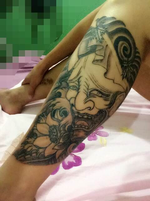 炫酷的小腿般若头像纹身