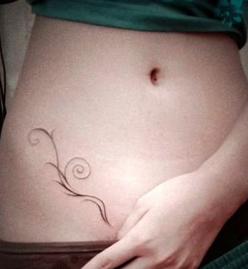 性感妖娆的藤蔓纹身