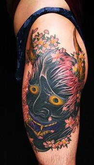 大腿时尚的般若纹身