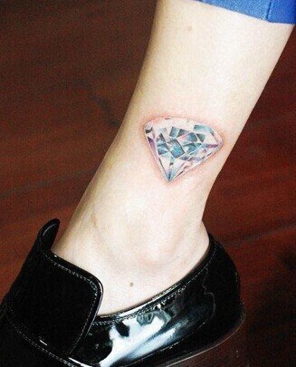 把钻石纹在皮肤上