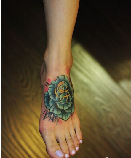 女生脚部漂亮好看的玫瑰花纹身图案图片