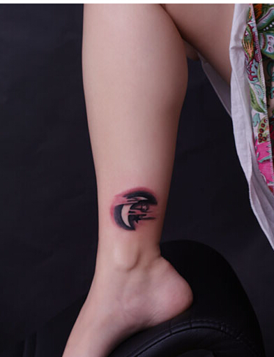 美女脚部好看的星星月亮纹身图案图片