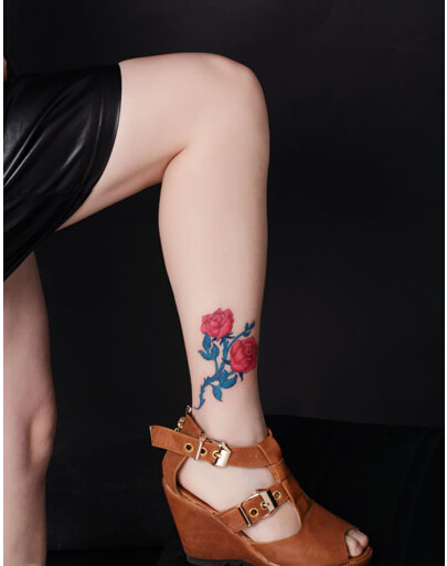 美女脚部唯美好看的玫瑰纹身图案图片
