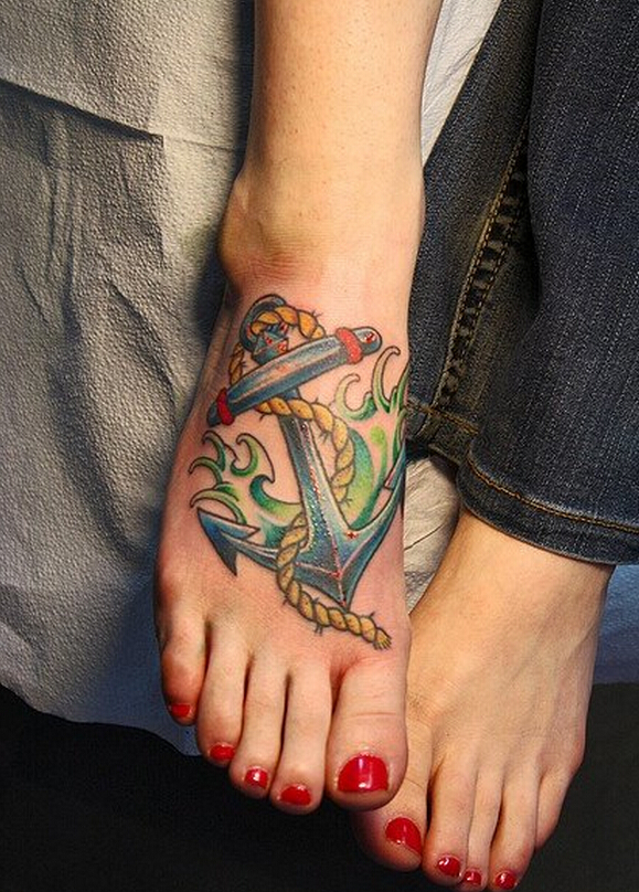 女性脚背唯美好看的彩色船锚纹身图案图片