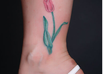 脚部精美好看的郁金香花纹身图案图片