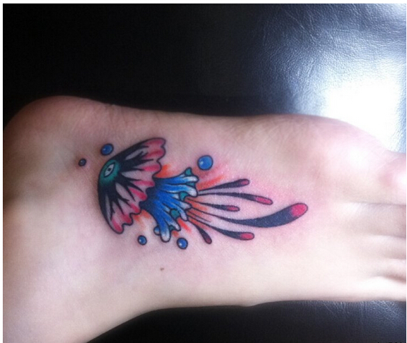 脚背上时尚好看的彩色小水母纹身图案图片