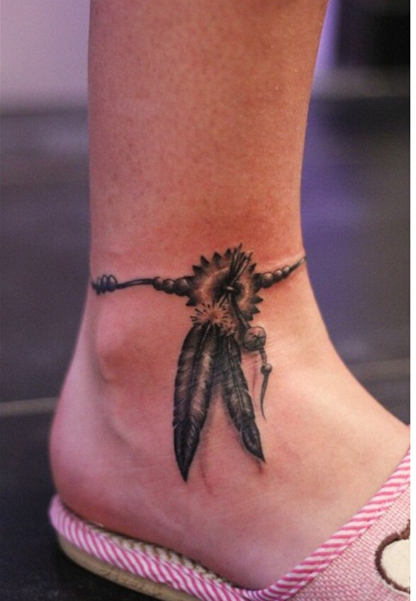 女性脚部好看的脚链羽毛纹身图案图片