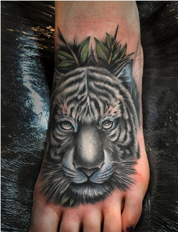 脚背上一款个性霸气好看的老虎纹身图图片