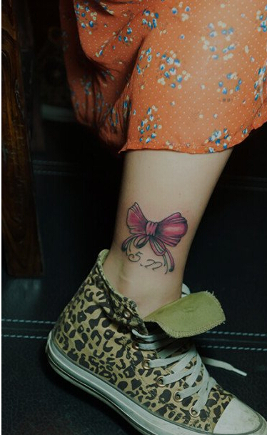漂亮脚踝唯美好看的蝴蝶结纹身图案图片